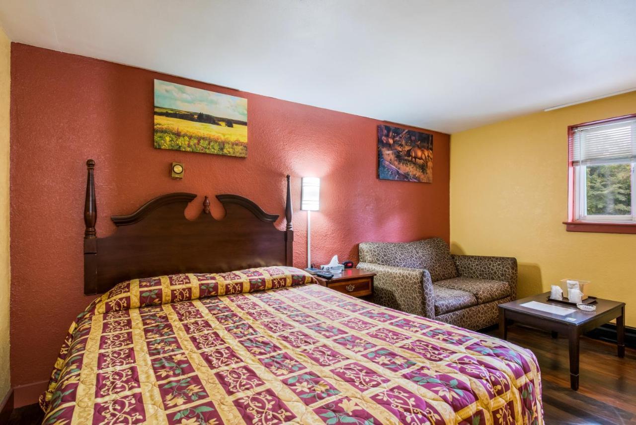 Highland Inn New Cumberland Esterno foto