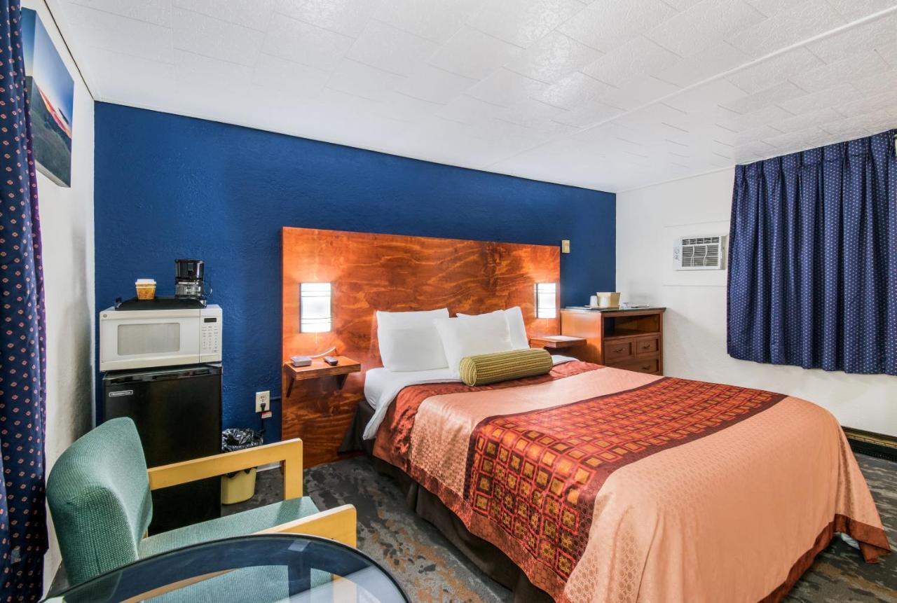 Highland Inn New Cumberland Esterno foto